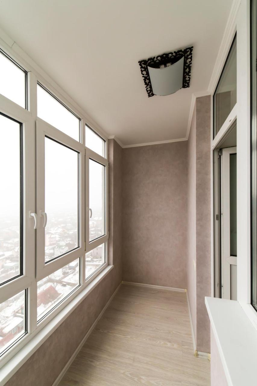 Studio Apartment On Bazhana Kiev Bagian luar foto