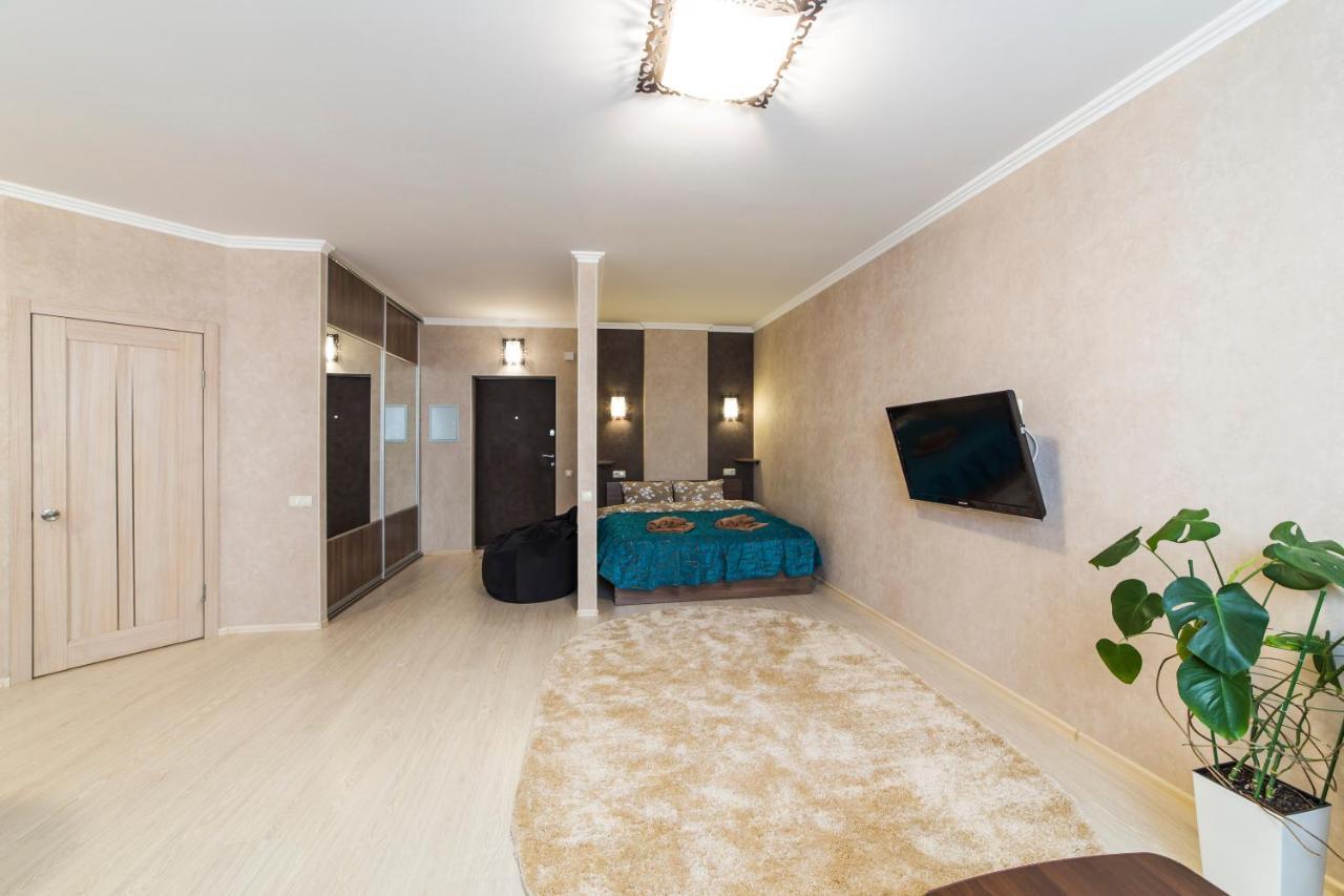 Studio Apartment On Bazhana Kiev Bagian luar foto